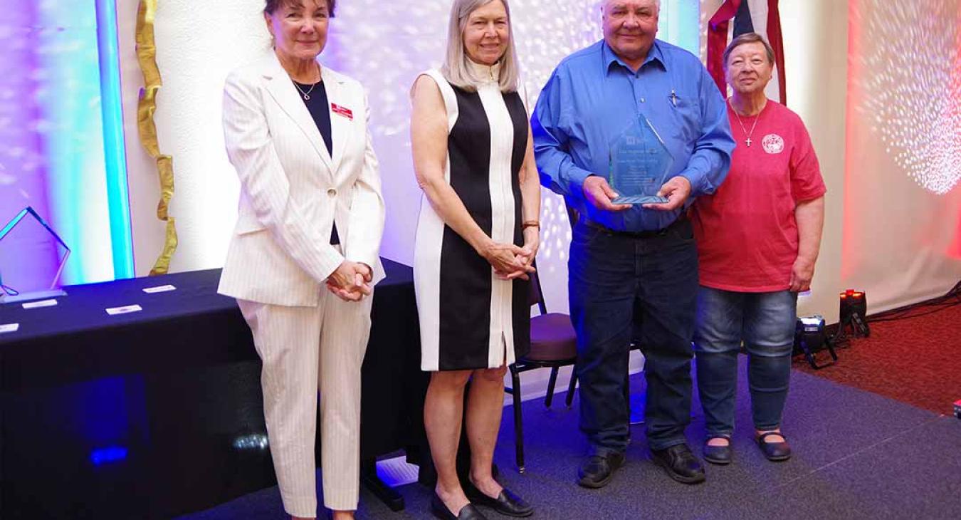 The American Dog Derby Earns the 2025 Esto Perpetua Award
